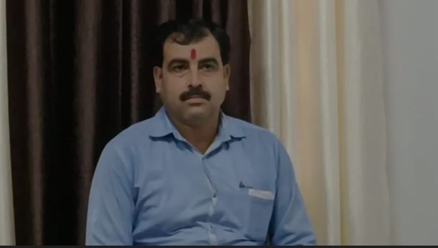 लोकायुक्त की बड़ी कार्रवाई, सचिव मंगलेश्वर मिश्रा रंगेहाथ गिरफ्तार